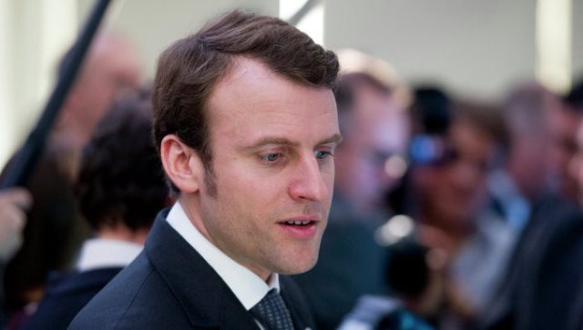 Министра экономики Франции закидали яйцами - ВИДЕО 